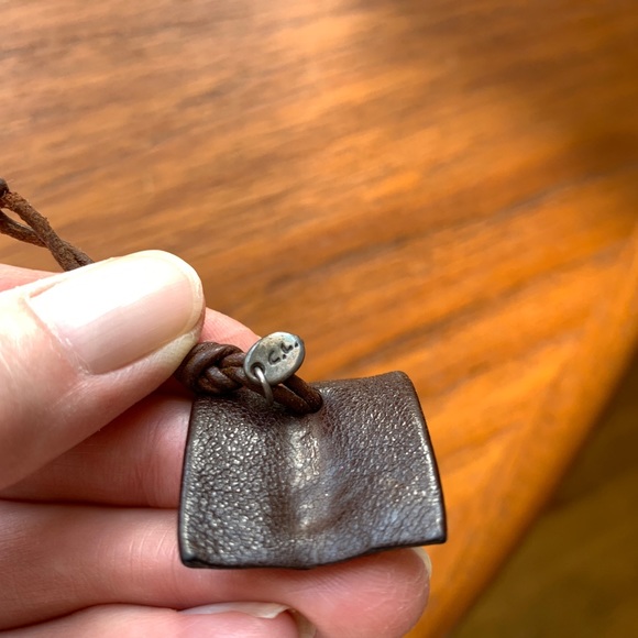 Leather Bracelet/Cuff w/ Sterling Hardware w/ Elaborate Handpainted Jewel Shell - Picture 12 of 13